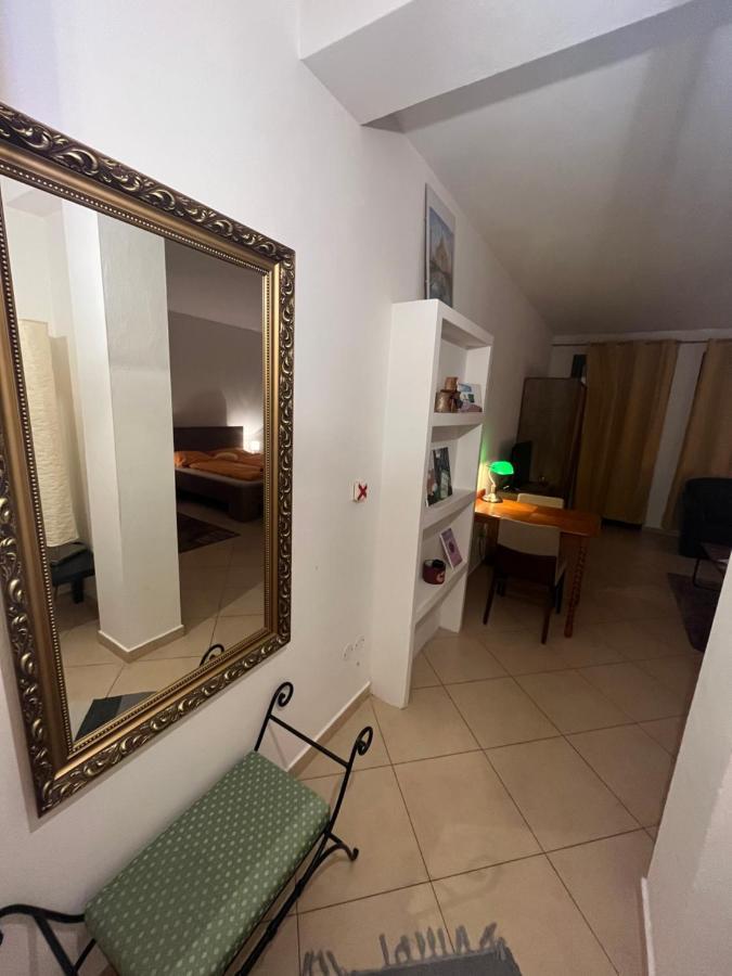 Monelly Apartman Komarno Exterior photo