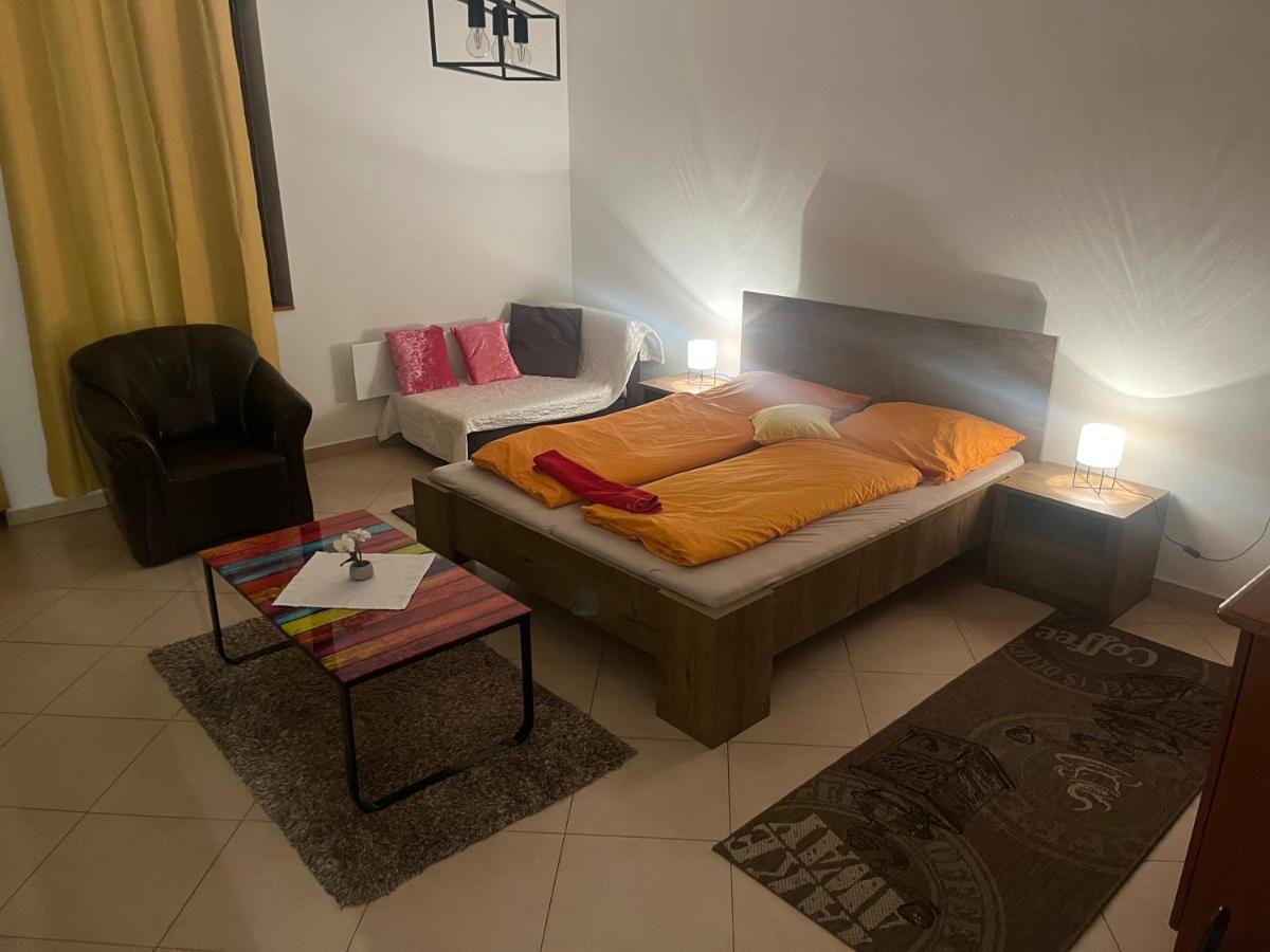 Monelly Apartman Komarno Exterior photo